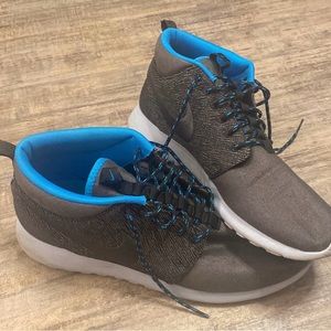 Nike Rosherun Mid QS Paris PRS